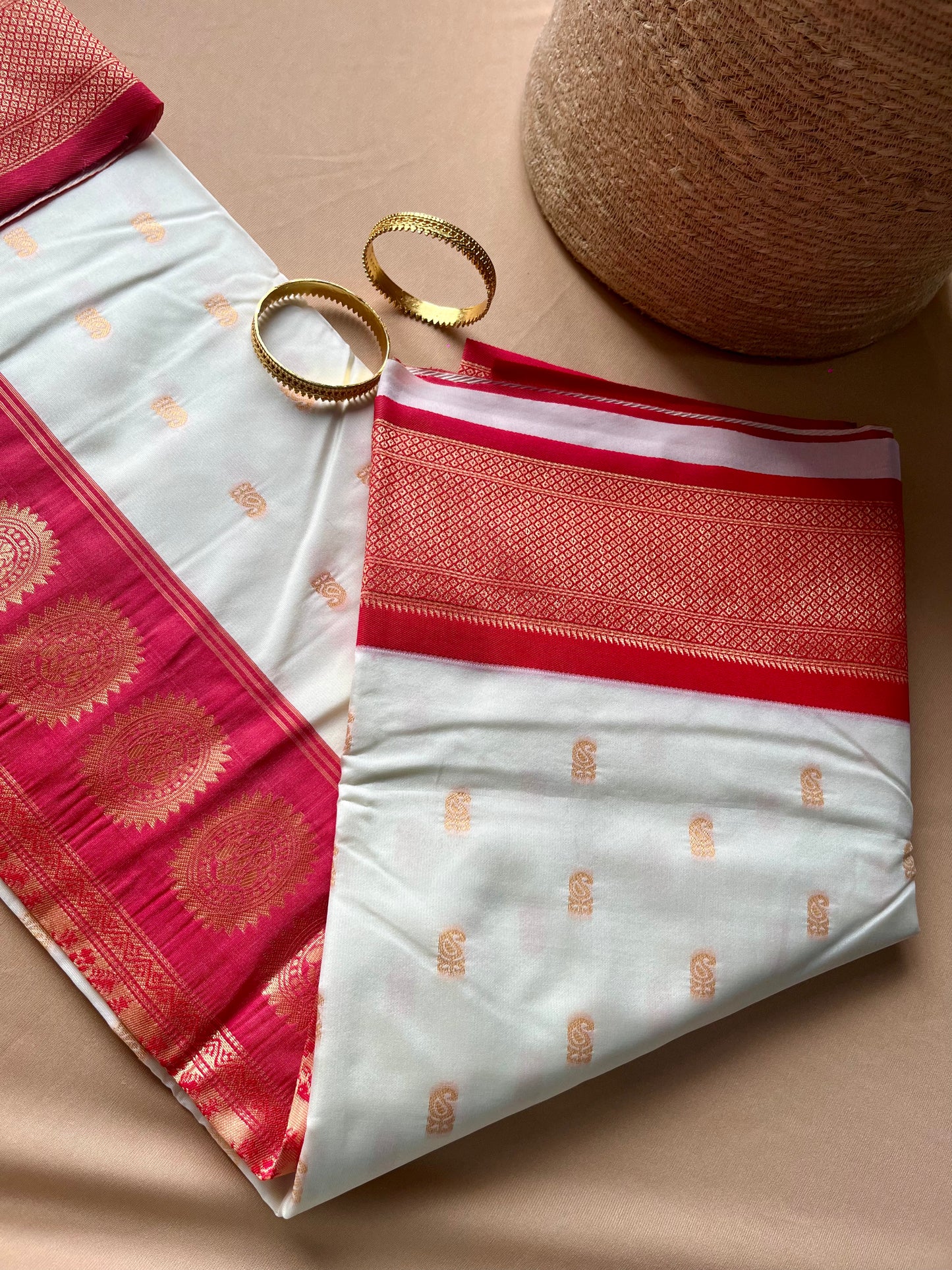WHITE KADIYAL PAITHANI