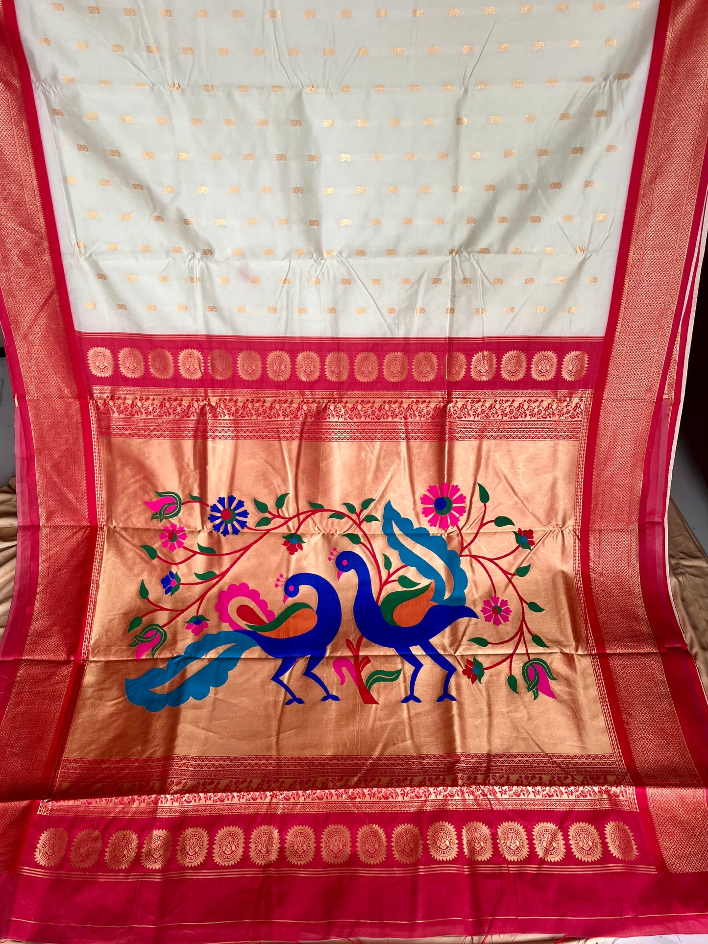 WHITE KADIYAL PAITHANI