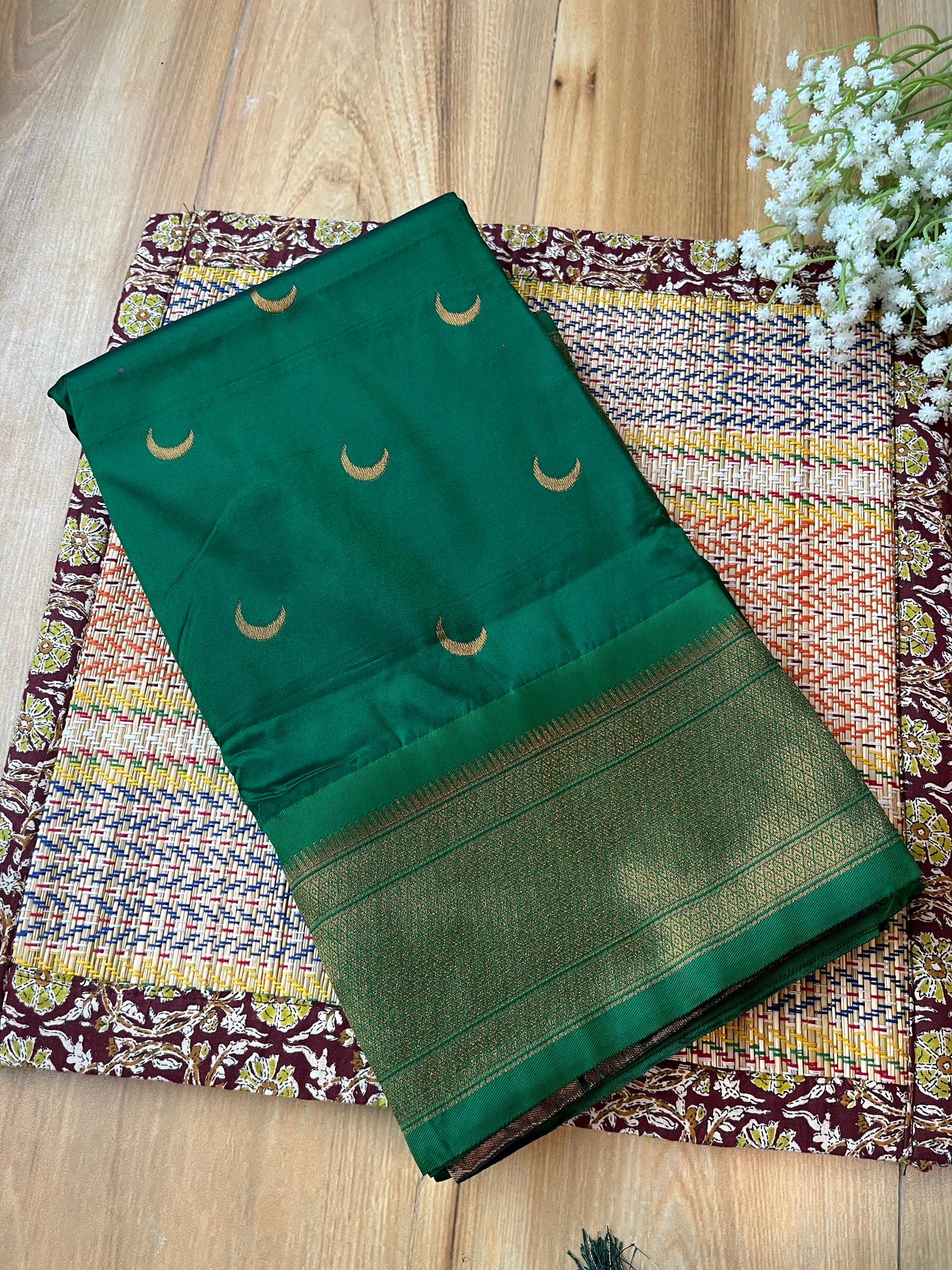 BOTTLE GREEN NATH PALLU CHANDRAKOR PAITHANI