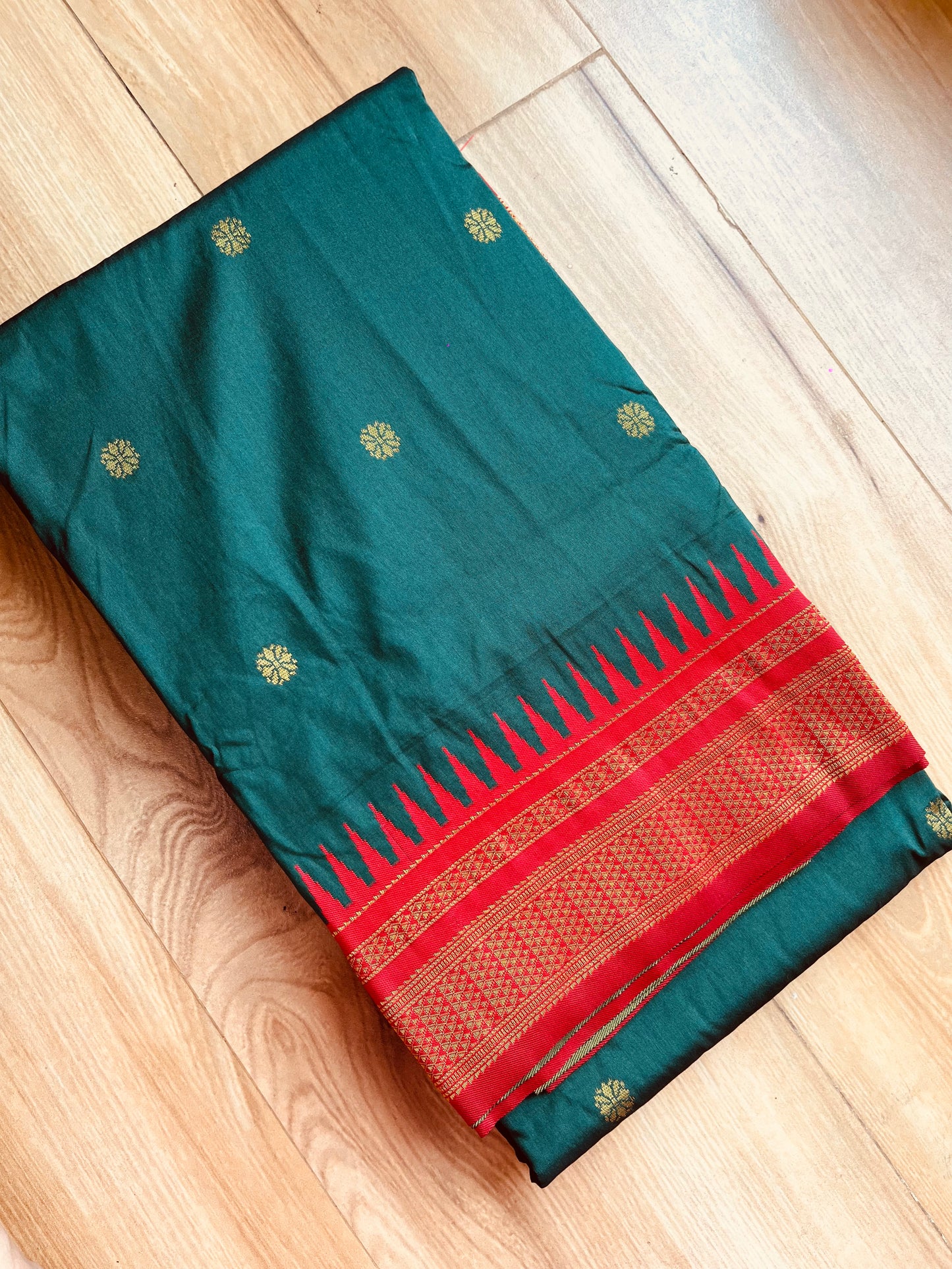 BOTTLE GREEN NARAYANPETH PAITHANI