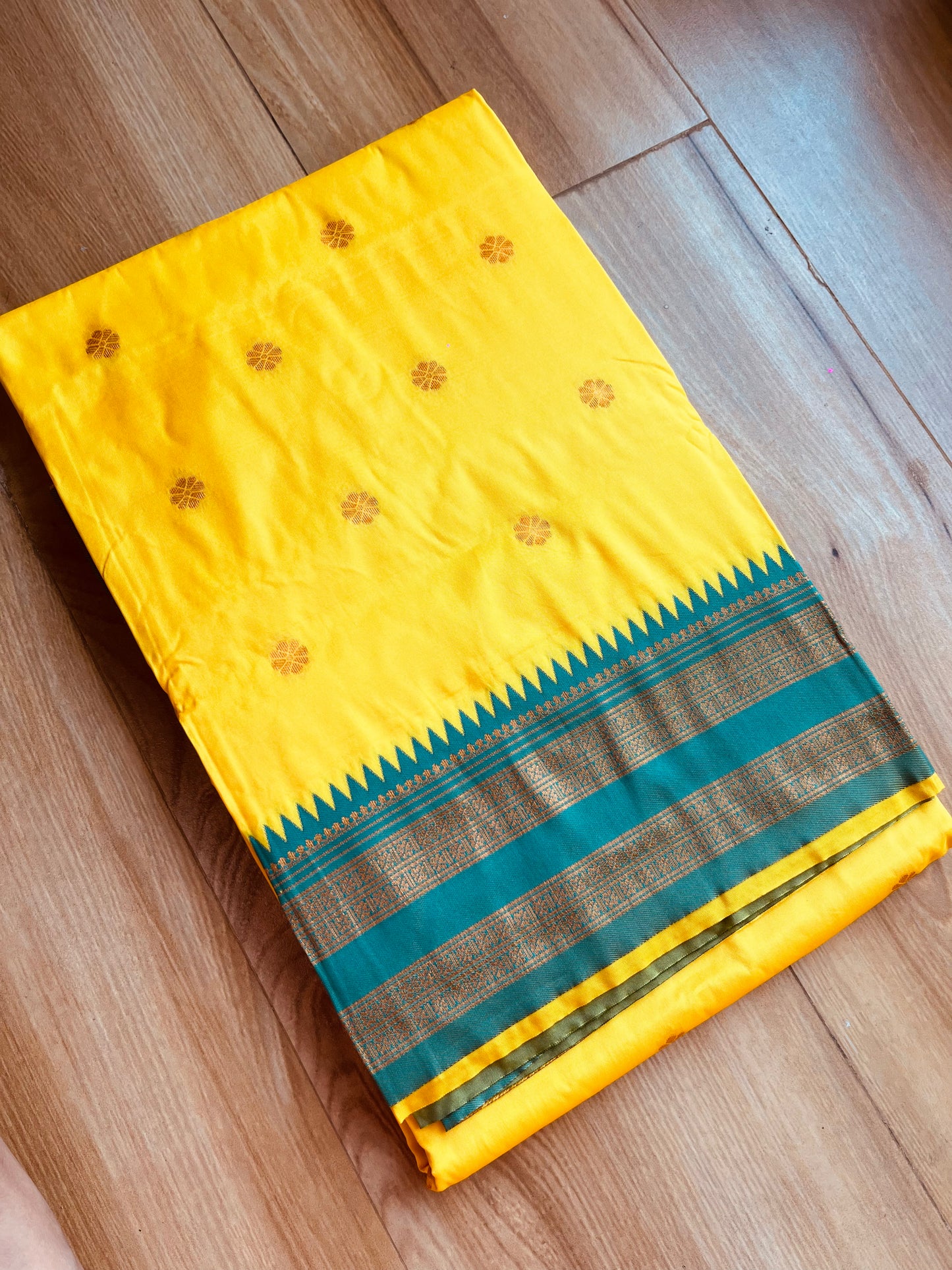 YELLOW NARAYANPETH PAITHANI