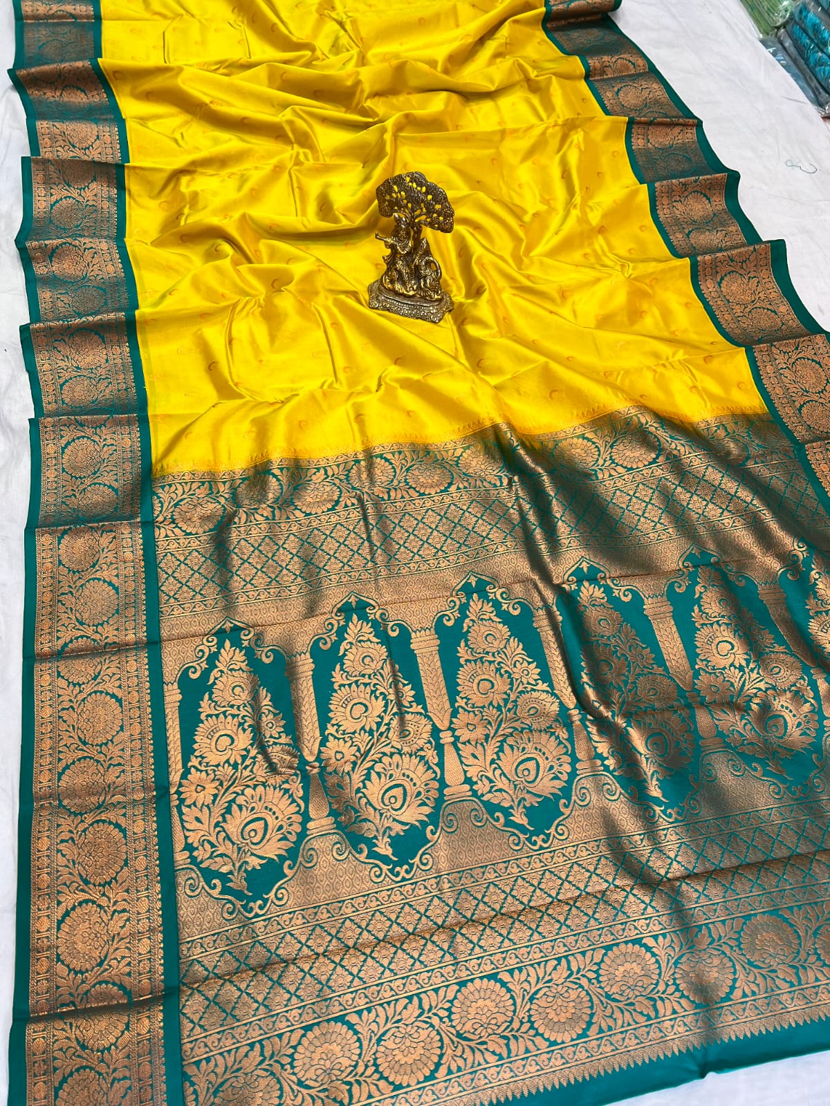 YELLOW CHANDRAKOR PAITHANI