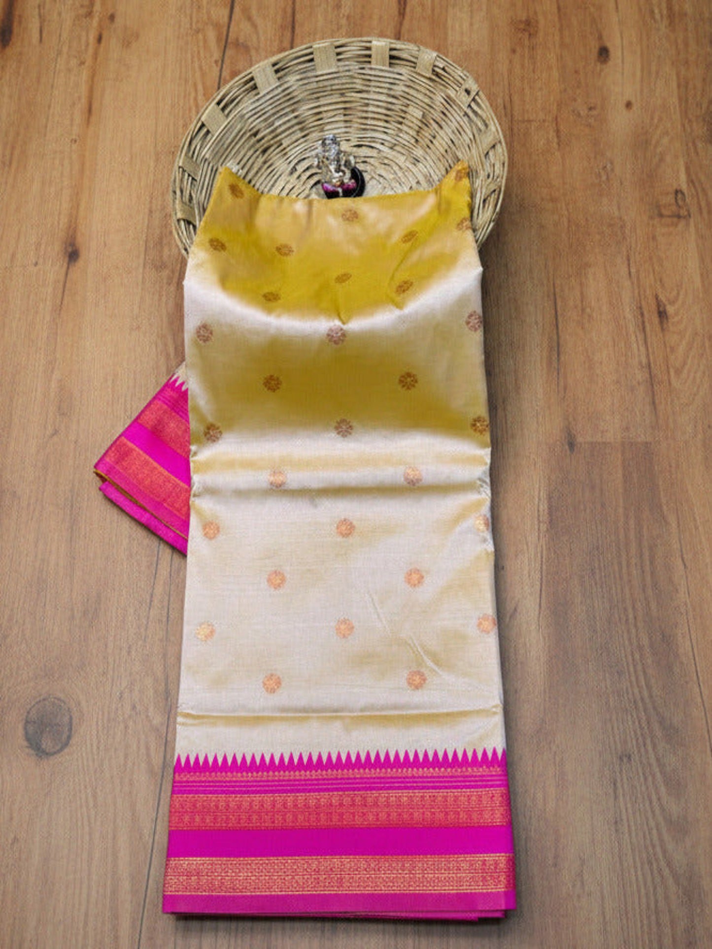 OFF WHITE NARAYANPETH PAITHANI