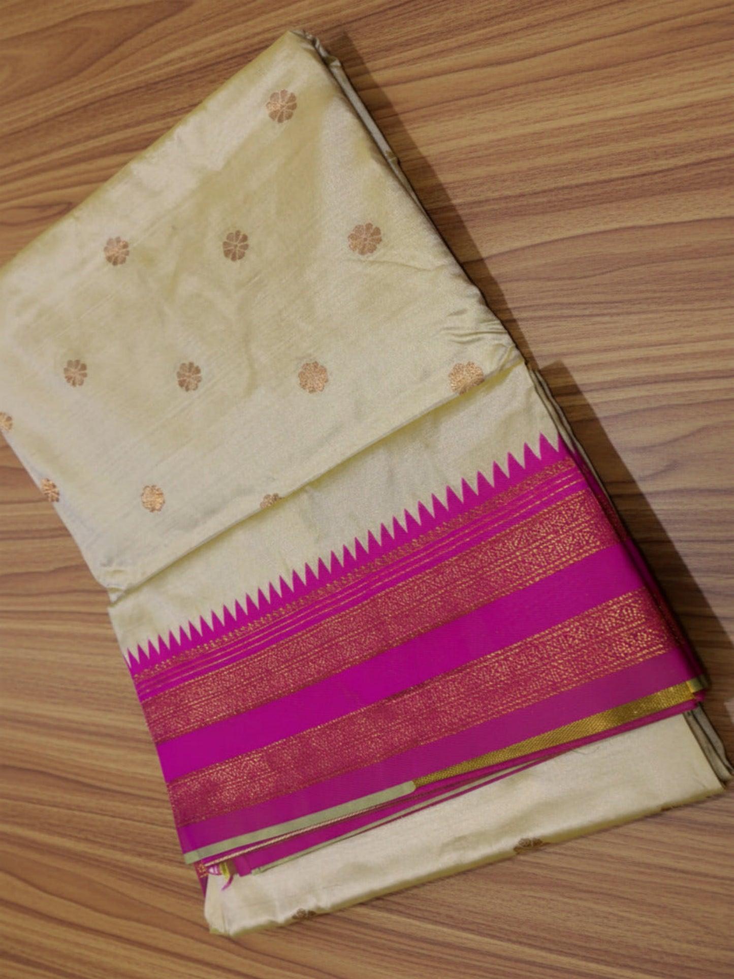 OFF WHITE NARAYANPETH PAITHANI